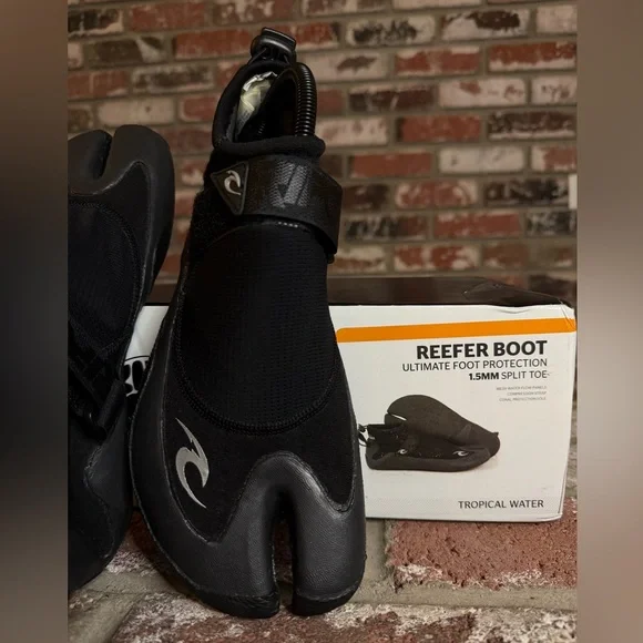 NEW Reefer Boot Ultimate Foot Protection 1.5mm Split Toe Water Shoes Size 9